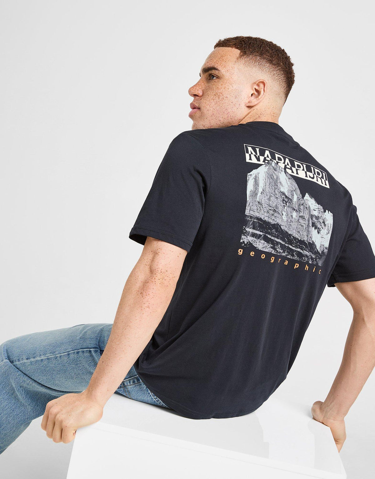 Mirada Back Graphic T-Shirt