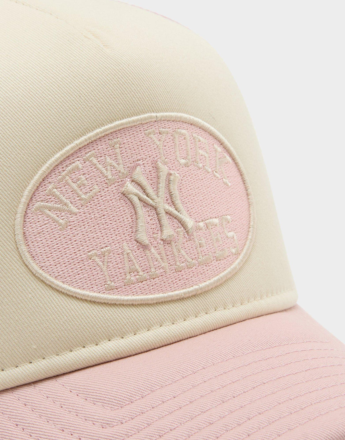 MLB New York Yankees Oval Trucker Cap