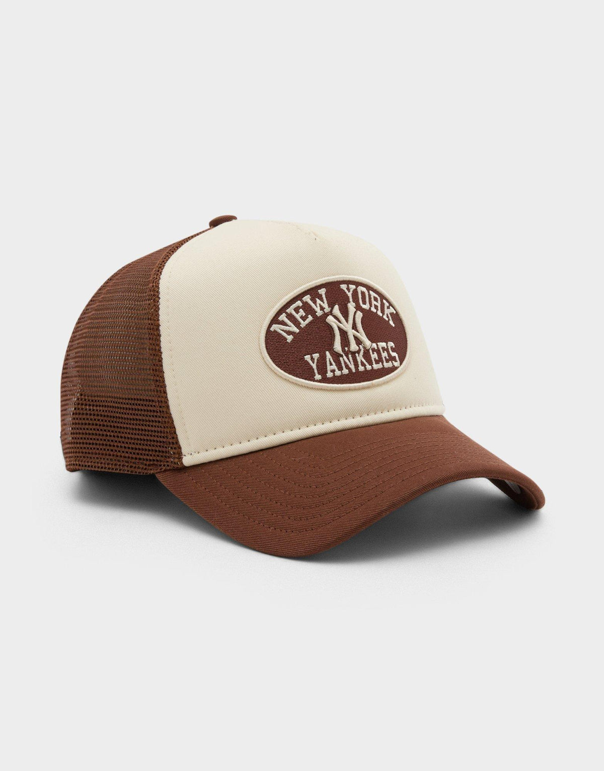 MLB New York Yankees Oval Trucker Cap